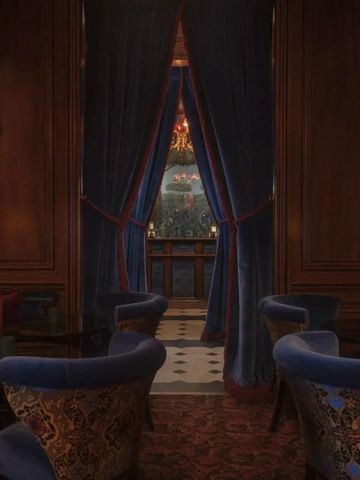 Luxuriöser Innenraum mit blauem Samtvorhang und stilvollen Sesseln