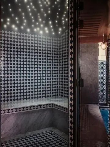 Wellnessbereich im orientalischen Design mit Sternenlichthimmel