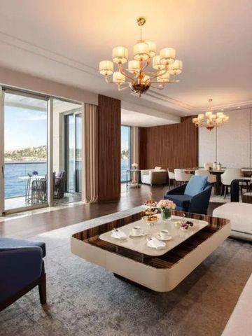 Großzügiger Wohnraum mit Meerblick und moderner Ausstattung