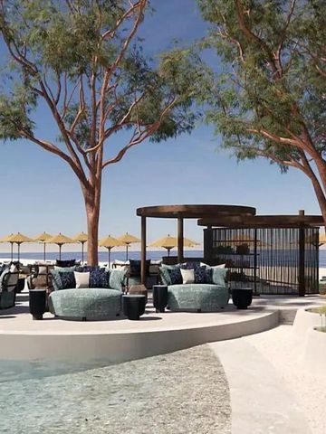 Luxuriöse Strandlounge mit Meerblick und eleganten Sitzgelegenheiten