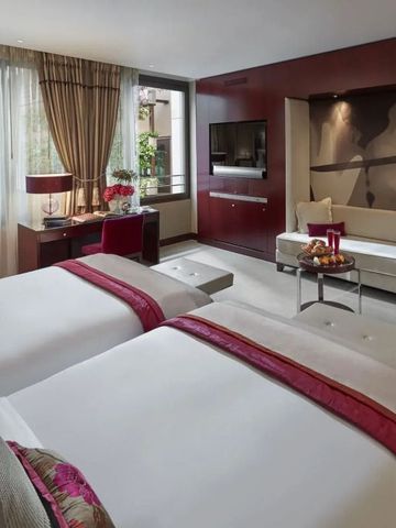 Doppelzimmer mit moderner Einrichtung im Mandarin Oriental Paris
