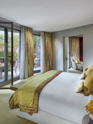 Hotelzimmer mit Terrasse und grüner Aussicht