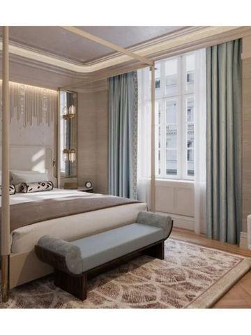 Luxuriöses Schlafzimmer mit Himmelbett und großen Fenstern