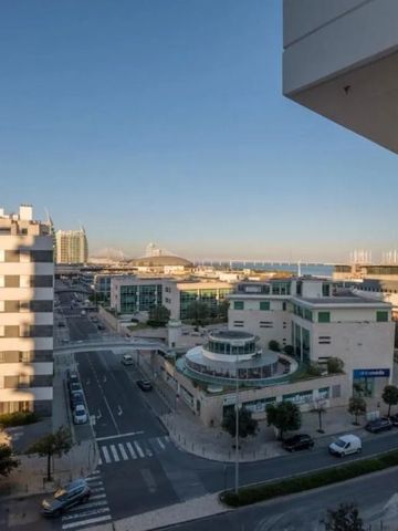 Städtische Aussicht mit modernen Gebäuden und weitläufigem Blick