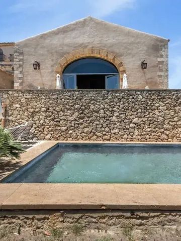 Rustikale Villa mit kleinem Privatpool und steinerner Fassade