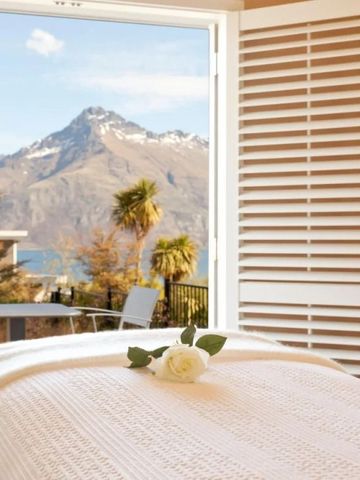 Spa-Behandlungsraum mit bezauberndem Bergblick