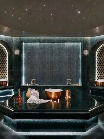 Exklusiver Spa-Bereich mit luxuriösen Details