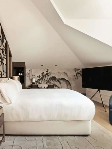 Luxuriöses Hotelzimmer mit modernem Design und elegantem Dekor