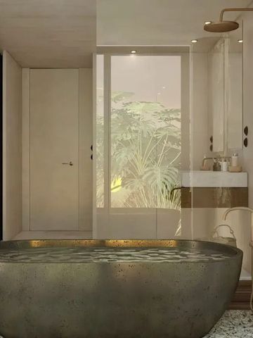 Luxuriöses Badezimmer mit freistehender Badewanne und stilvollem Design