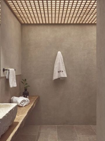 Modernes Badezimmer mit stilvollem Waschbecken und minimalistischer Gestaltung