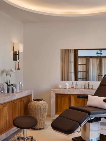 Exklusiver Spa-Raum mit Behandlungsstuhl und moderner Ausstattung