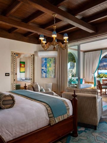 Luxuriöses Zimmer mit Himmelbett und Meerblick bei One&Only Palmilla