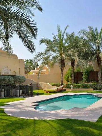 Privater Pool mit grüner Gartenanlage und Palmen im One&Only Royal Mirage