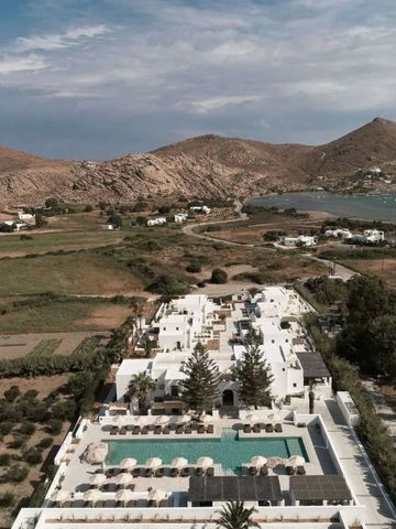 Luftaufnahme des Parīlio Hotels umgeben von Natur und Pool