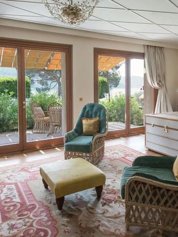 Helles Schlafzimmer mit direktem Zugang zur privaten Terrasse