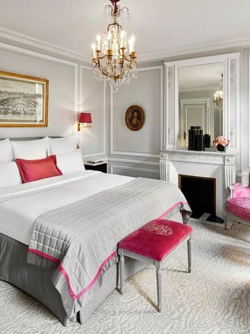 Harmonisches Schlafzimmerdesign in zarten Farben und eleganter Ausstattung.