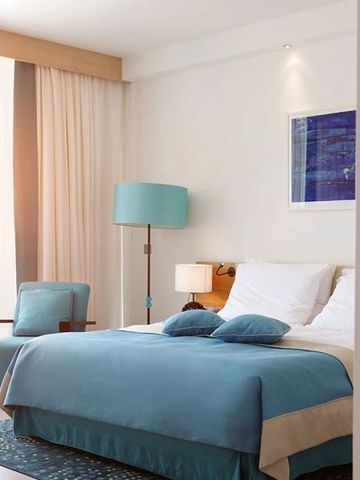 Gemütliches Schlafzimmer in Blau- und Weißtönen im Sun Gardens Dubrovnik