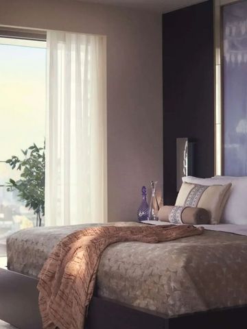 Luxuriöses Hotelzimmer mit Balkon und eleganter Dekoration