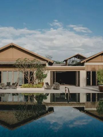 Luxuriöse Villa mit Pool und weitläufiger Terrasse