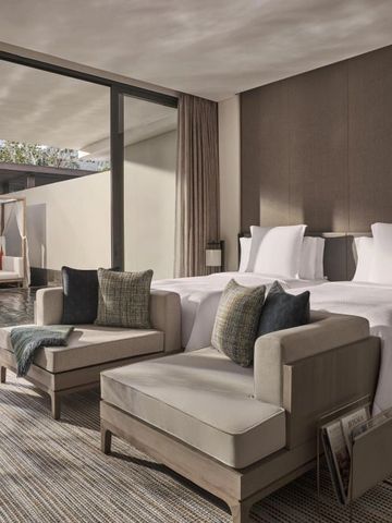 Luxuriöses Zimmer mit direktem Zugang zu privatem Pool