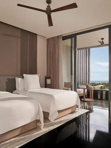 Luxuriöses Doppelzimmer mit Meerblick und stilvoller Einrichtung