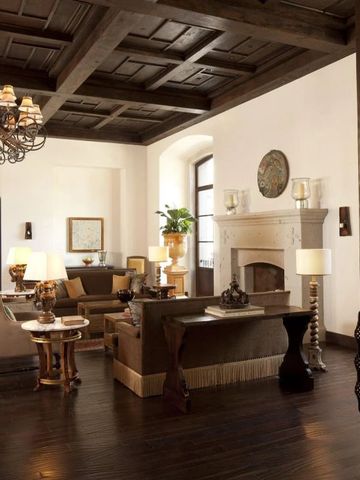 Großzügige Lobby mit luxuriösem Interieur und eindrucksvollen Details