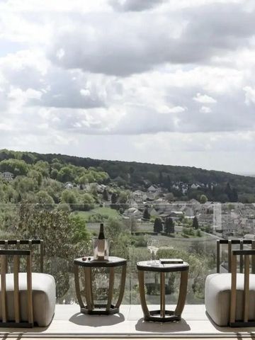 Panoramablick auf Hügel und Dörfer vom Hotel aus