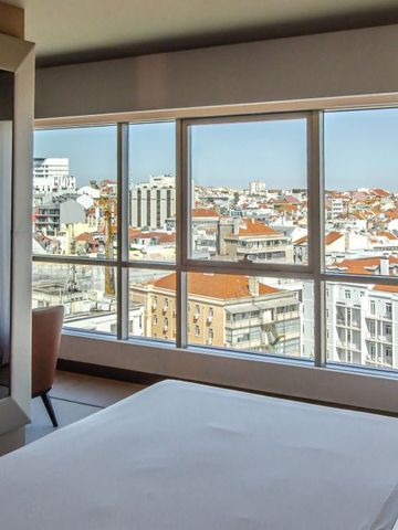 Weitläufiger Blick aus dem Hotelzimmer auf die Stadt