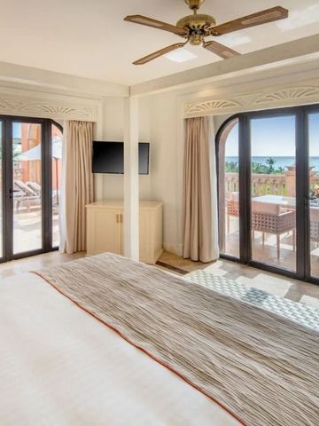 Helles Schlafzimmer mit Meerblick und Zugang zur Terrasse