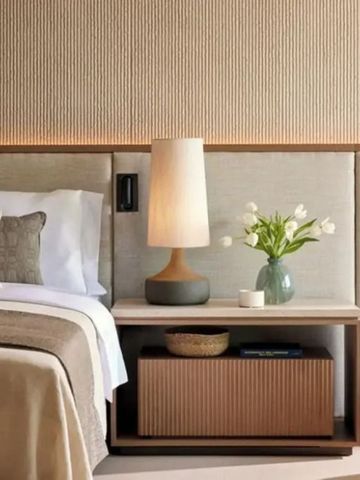 Modernes Schlafzimmerdesign mit stilvoller Beleuchtung