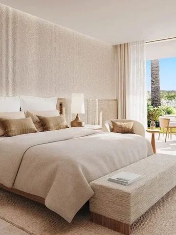 Helles, modern eingerichtetes Zimmer mit Blick auf die Natur im Sani Asterias Hotel