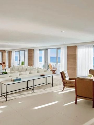 Große, lichtdurchflutete Suite mit Meerblick. Moderne Einrichtung mit komfortablen Sitzgelegenheiten.