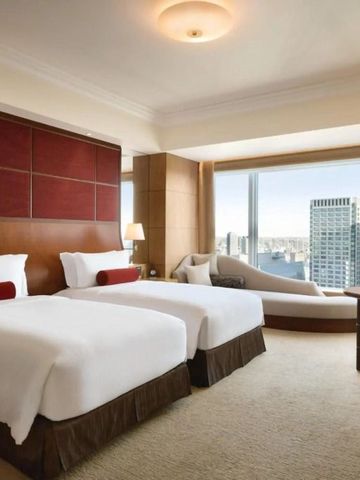 Zweibettzimmer mit modernem Design und Stadtblick