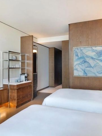 Doppelzimmer im Shangri-La mit modernem Interieur und Kunstwerk