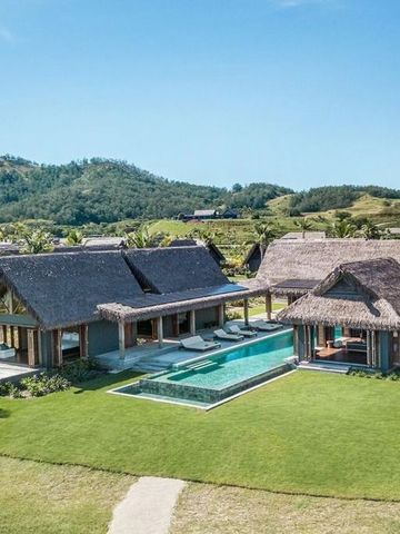 Luxusvilla mit privatem Pool und grüner Umgebung