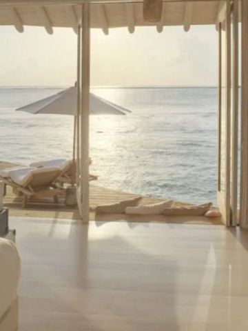 Offenes Zimmer mit Meeresblick und direktem Zugang zur Terrasse