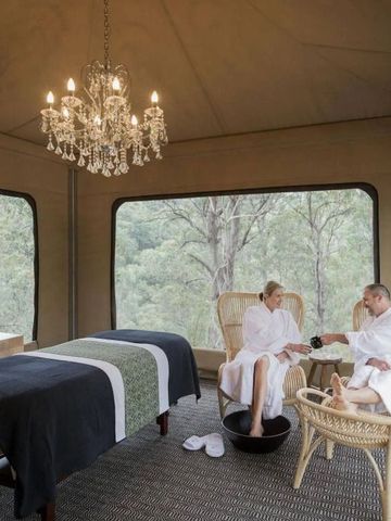 Wellnessbereich mit Panoramaausblick im Spicers Sangoma Retreat