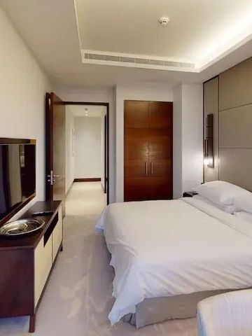 Schickes Hotelzimmer mit Flachbildfernseher und angenehmer Atmosphäre