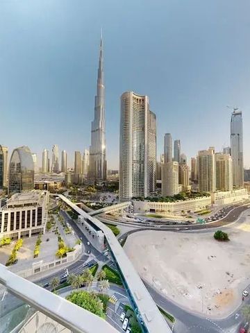 Panoramablick vom Balkon auf die Skyline und den Burj Khalifa