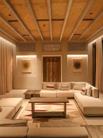 Gemütliche Lounge mit bequemen Sitzmöglichkeiten und stilvollem Design