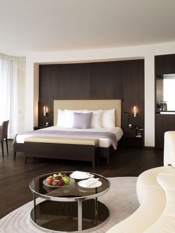 Großzügige Suite mit komfortabler Sitzecke und drei Schlafzimmern im Dolder Grand