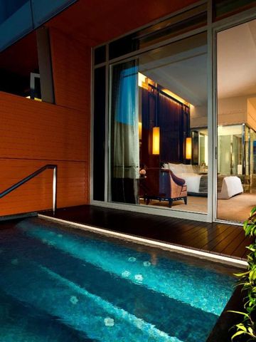 Luxuriöses Zimmer mit privatem Pool und moderner Einrichtung