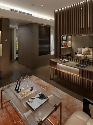 Stylischer Wohnbereich mit eleganter Einrichtung und dekorativen Elementen