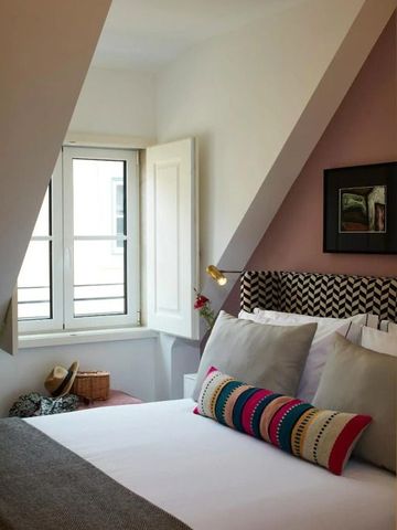 Elegantes Doppelzimmer mit Tageslicht und moderner Deko im The Lumiares Hotel