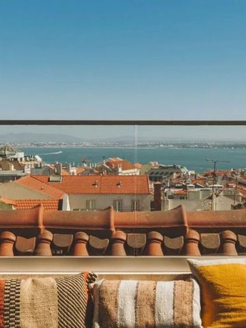 Atemberaubender Blick von der Terrasse auf die Stadt und den Fluss