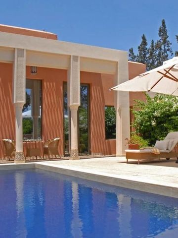 Exklusive Villa mit privatem Pool und Sonnenterrasse