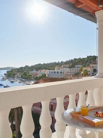 Herrlicher Ausblick von der Hotelterrasse über den Hafen von Hvar