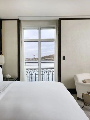 Komfortables Zimmer mit Ausblick und entspannender Atmosphäre