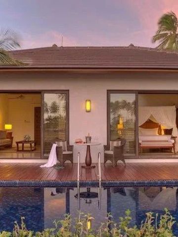 Luxuriöse Villa mit privatem Pool und stilvollen Möbeln