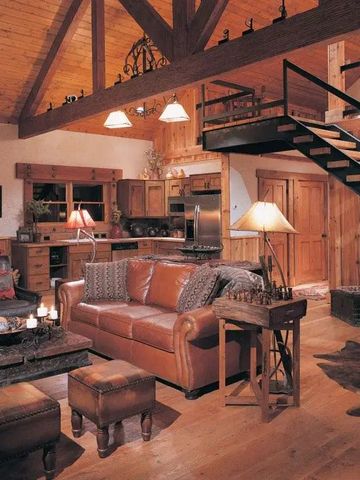 Rustikaler Wohnbereich mit Holzakzenten und moderner Ausstattung